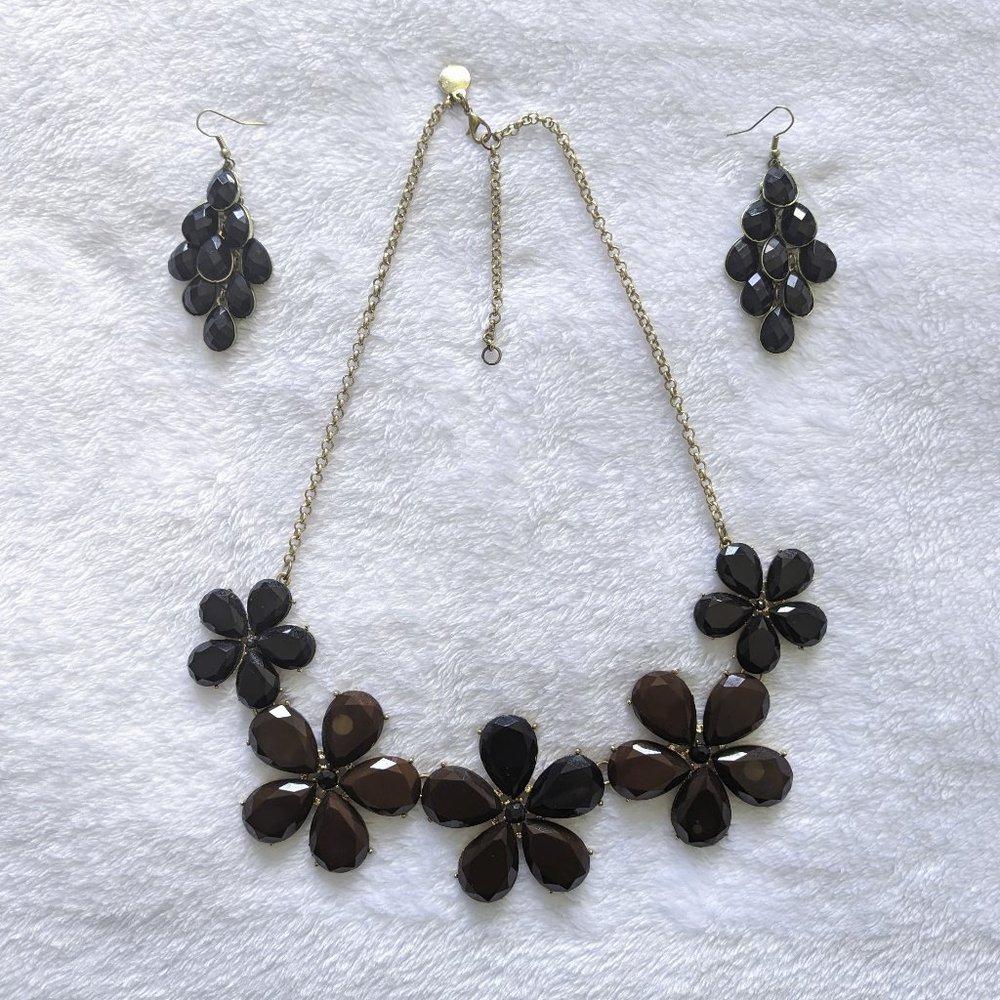 NYE black and gold chunky necklace and earring set